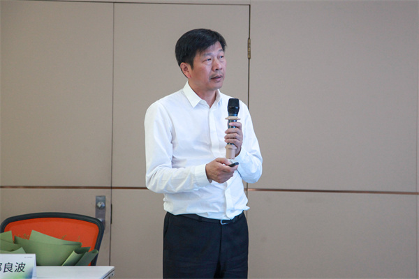 偏向阳.jpg