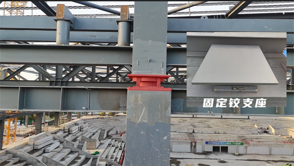 桁架两头通过箱体毗连于框架柱顶的制品牢靠铰支座上方.png