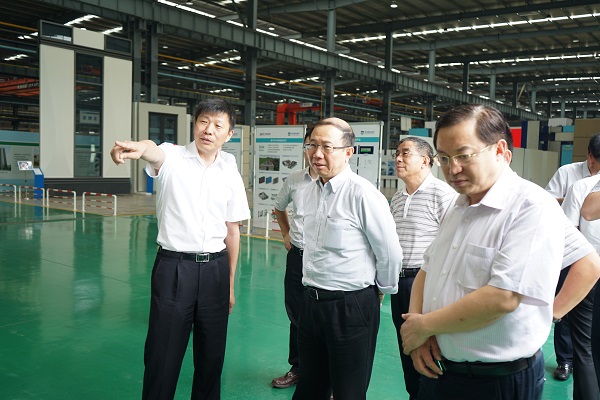 住房和城乡建设部副部长易军一行调研 2003网站太阳集团绿色集成修建科技工业园