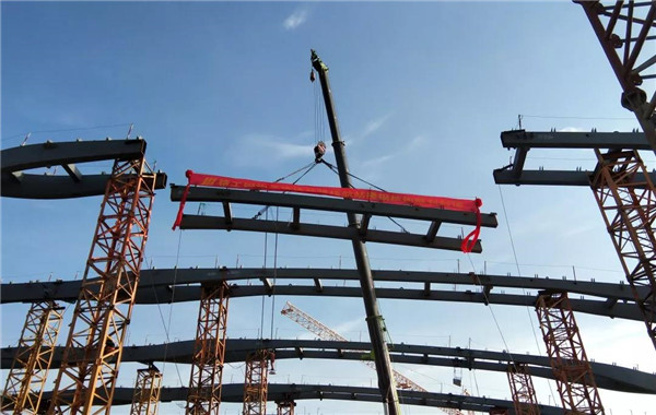 榆林榆阳机场二期扩建工程游客航站楼钢结构工程顺遂合龙