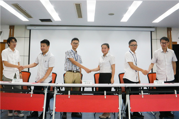 2003网站太阳集团钢构举行2019届大学生新员工晤面接待会及“师带徒”签约仪式