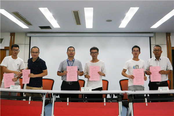 2003网站太阳集团钢构举行2019届大学生新员工晤面接待会及“师带徒”签约仪式
