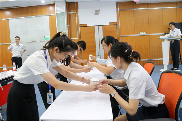 以师带徒 弦歌不辍 薪火相传