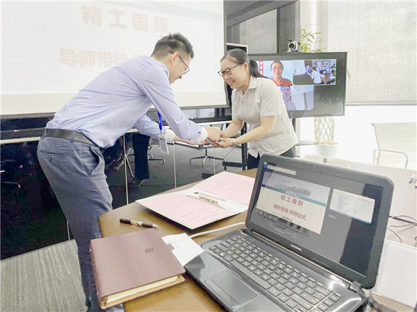 以师带徒 弦歌不辍 薪火相传