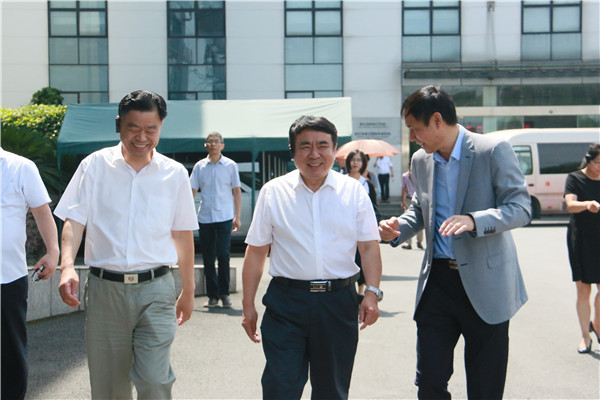 产刷新行时丨省总工会党组成员、副主席张兆都莅临2003网站太阳集团钢构集团调研