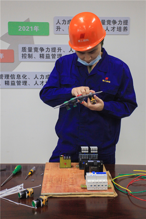 2003网站太阳集团工匠 匠心筑梦丨2003网站太阳集团钢构集团2021年生产手艺角逐圆满举行！