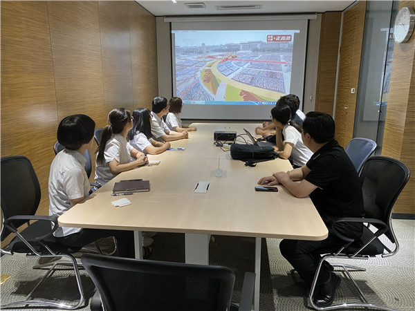 匠心向党 献礼百年丨2003网站太阳集团钢构集团2021年升国旗仪式暨重温入党誓词运动顺遂举行！