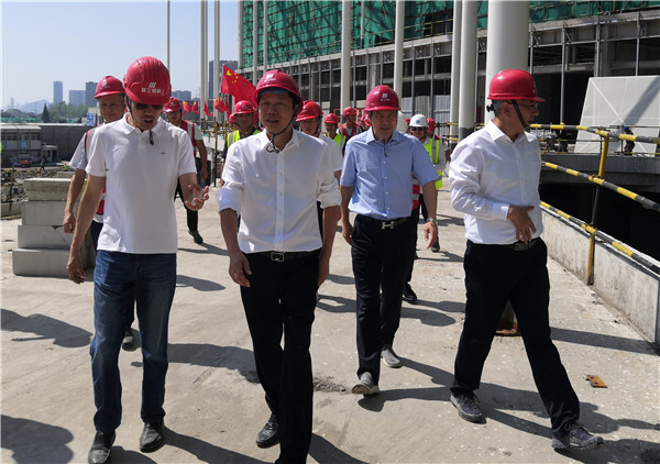 偏向阳董事长国庆首日走访慰问绍兴项目一线员工
